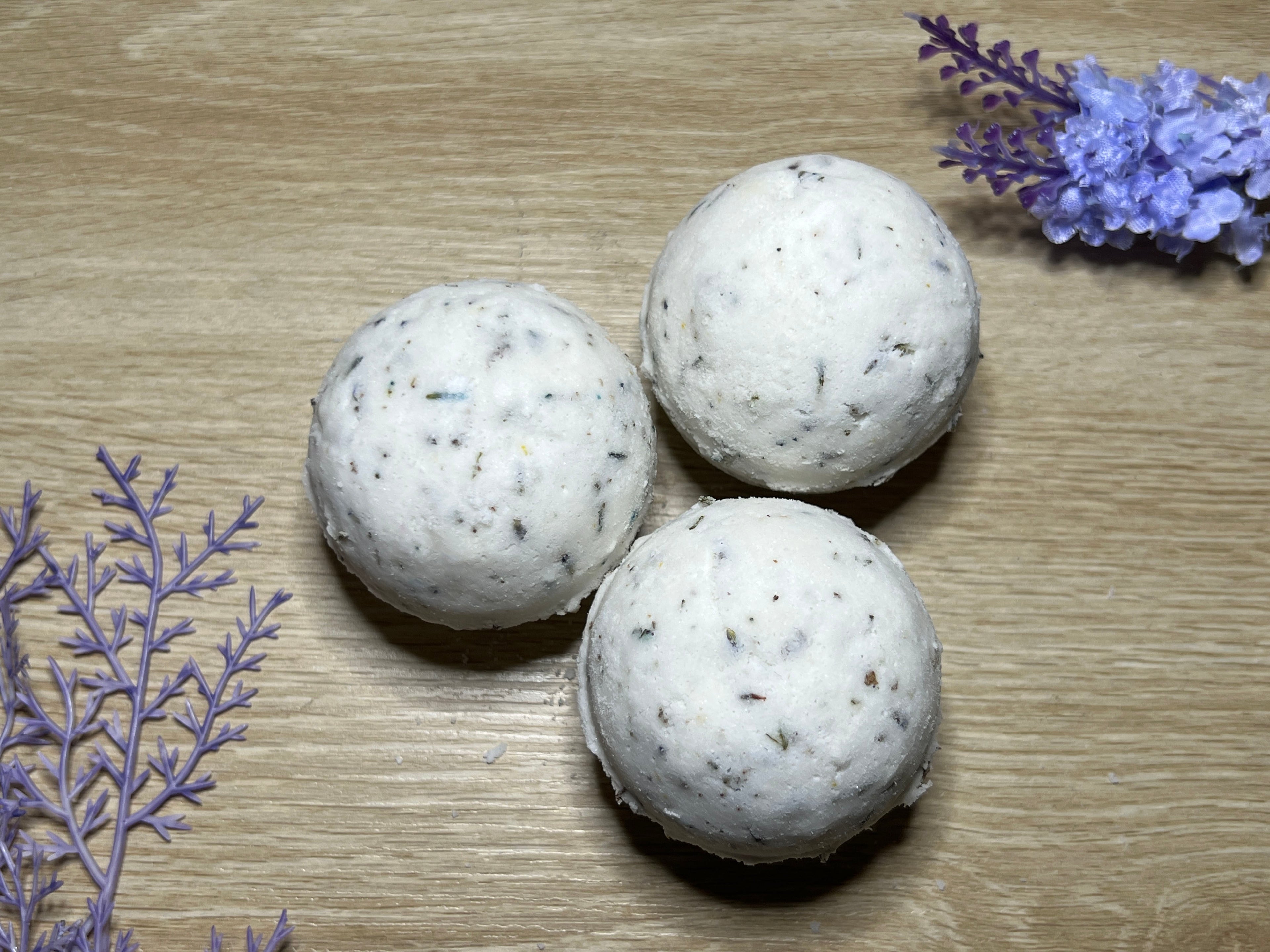 Botanical White Bath Bombs x10
