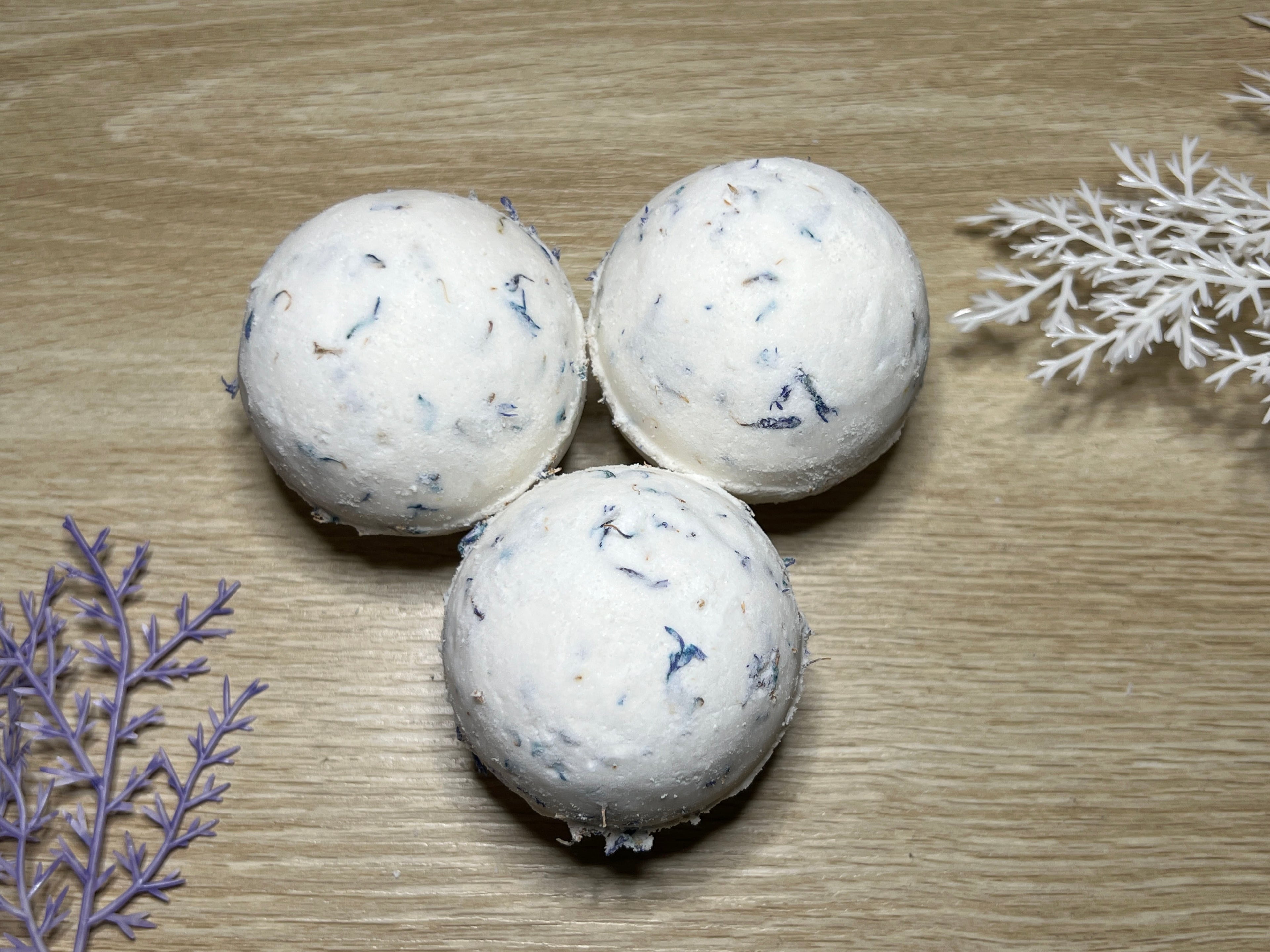 Botanical White Bath Bombs x10