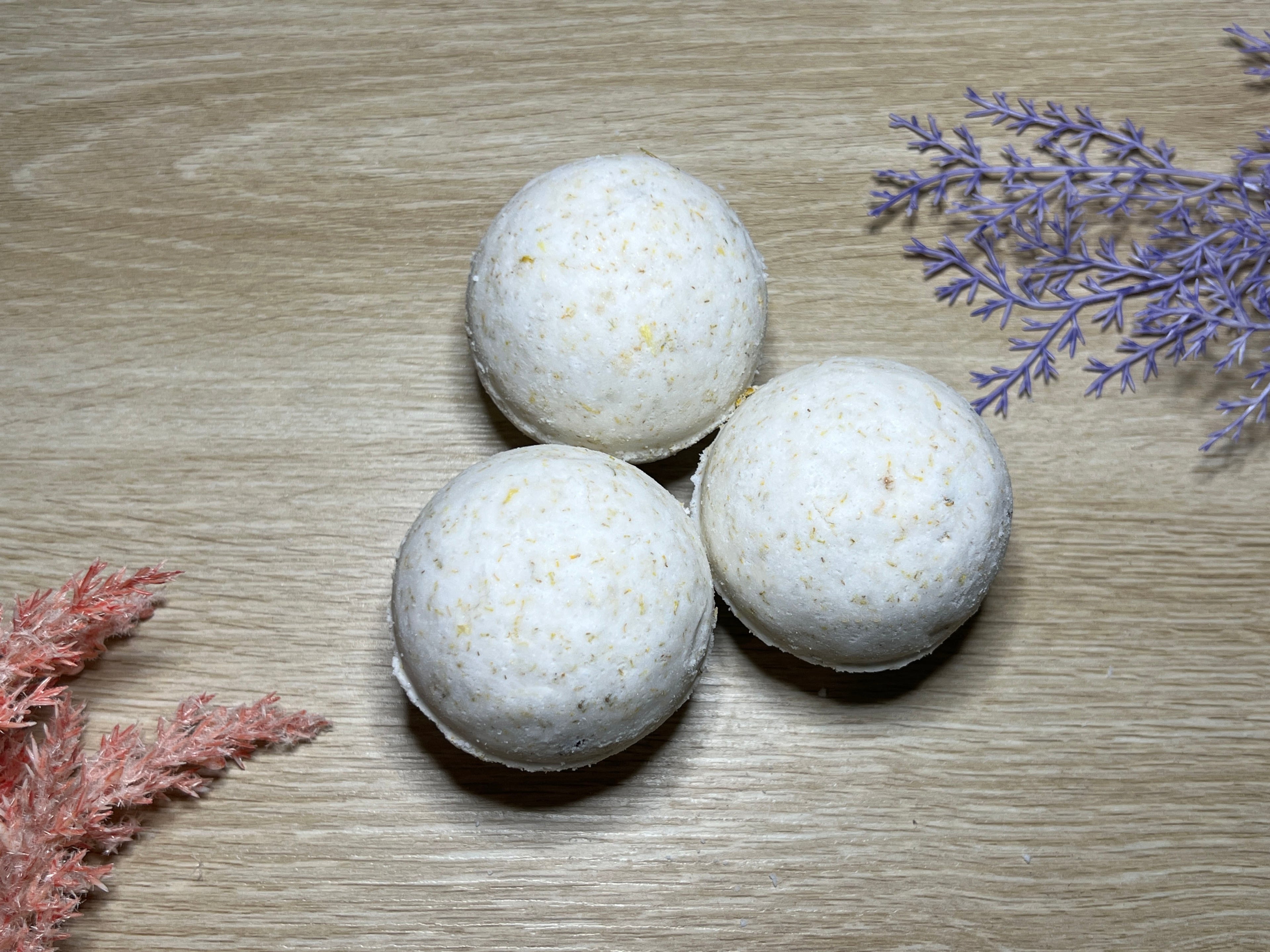 Botanical White Bath Bombs x10