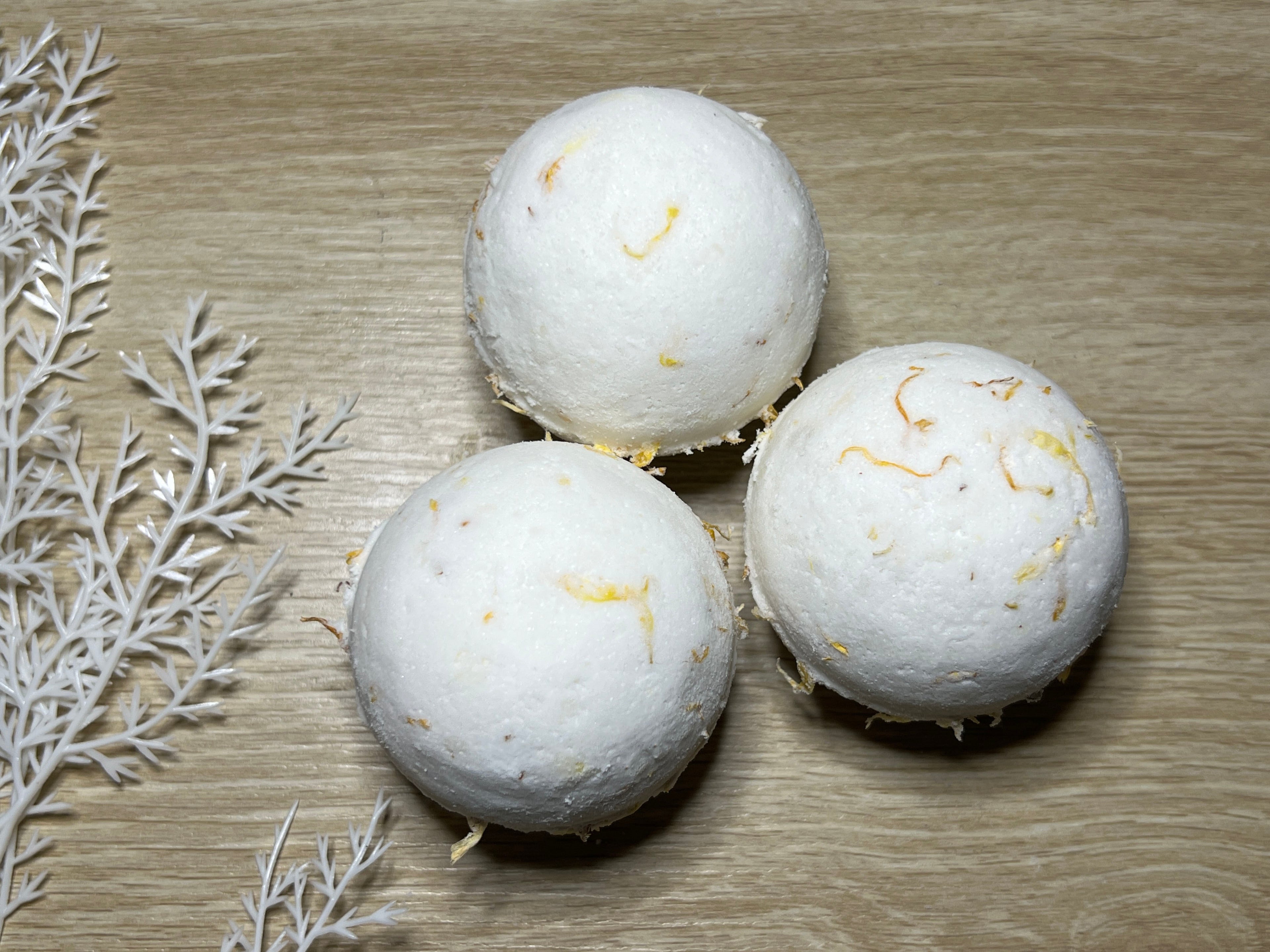 Botanical White Bath Bombs x10