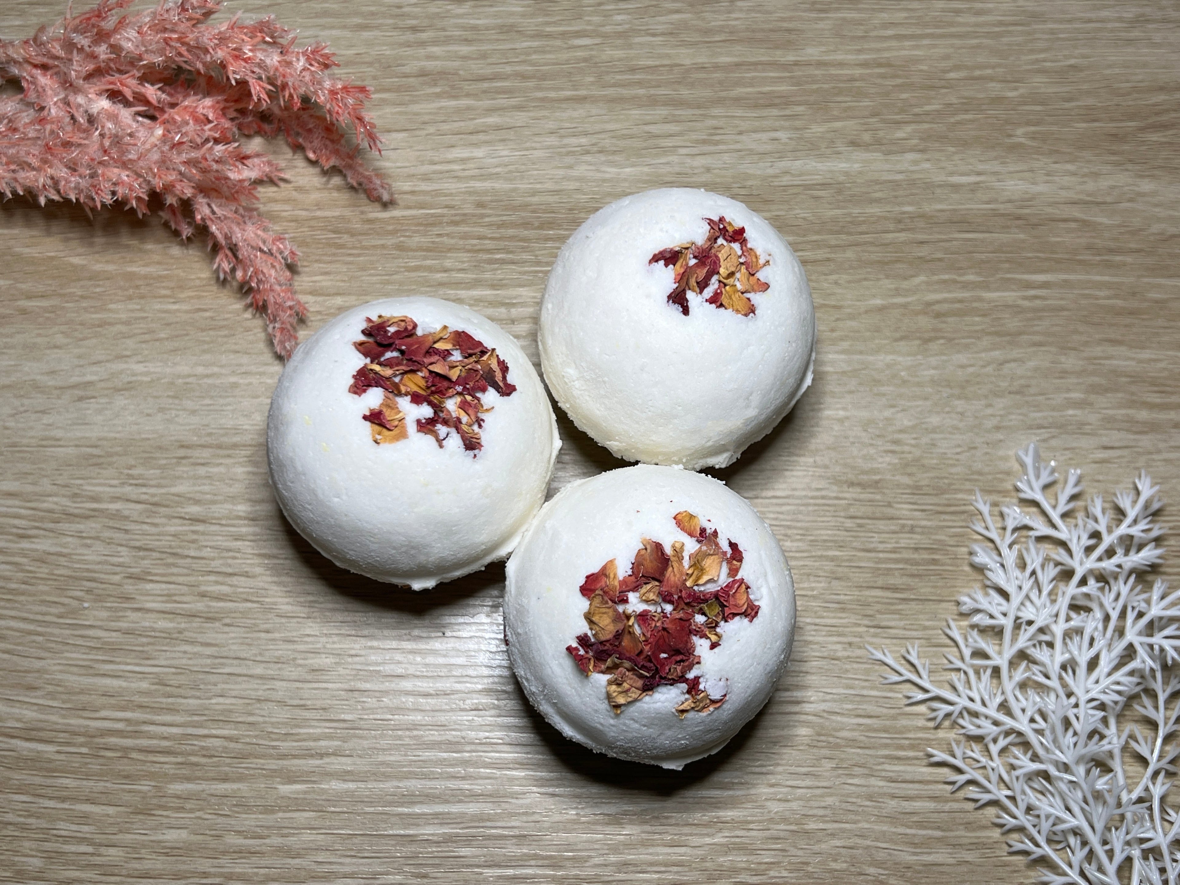 Botanical White Bath Bombs x10