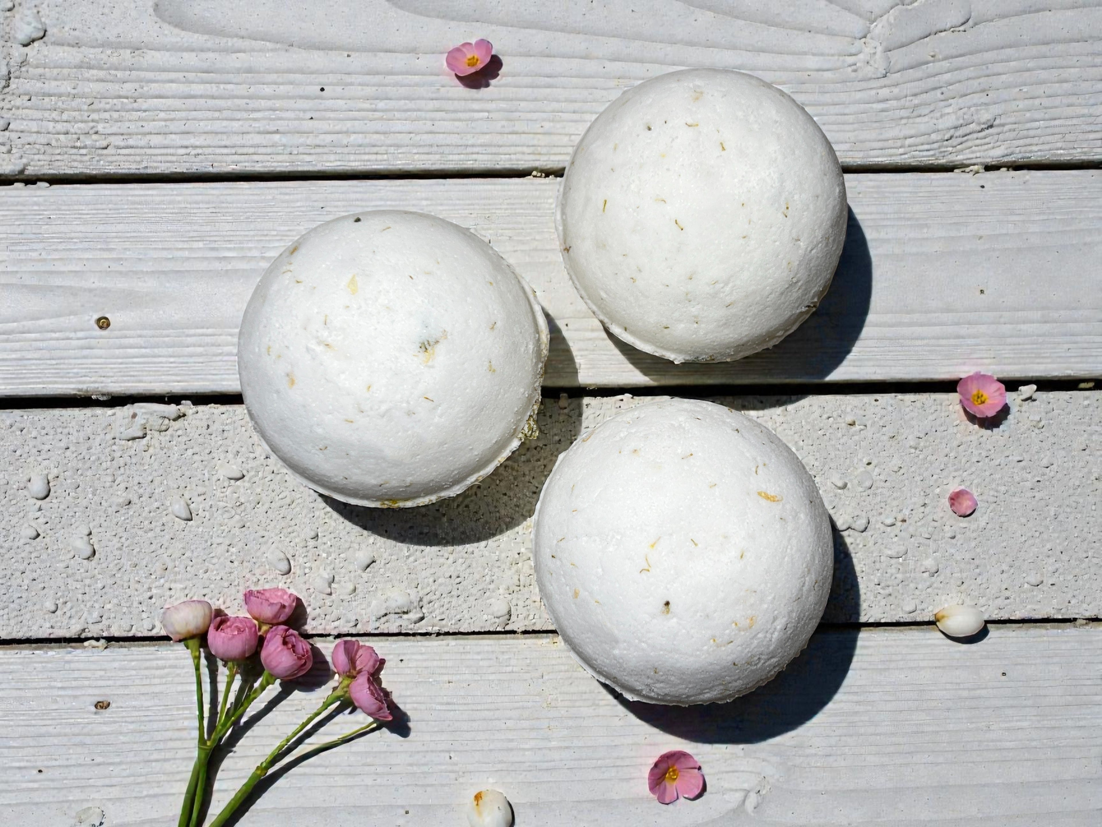 Botanical White Bath Bombs x10