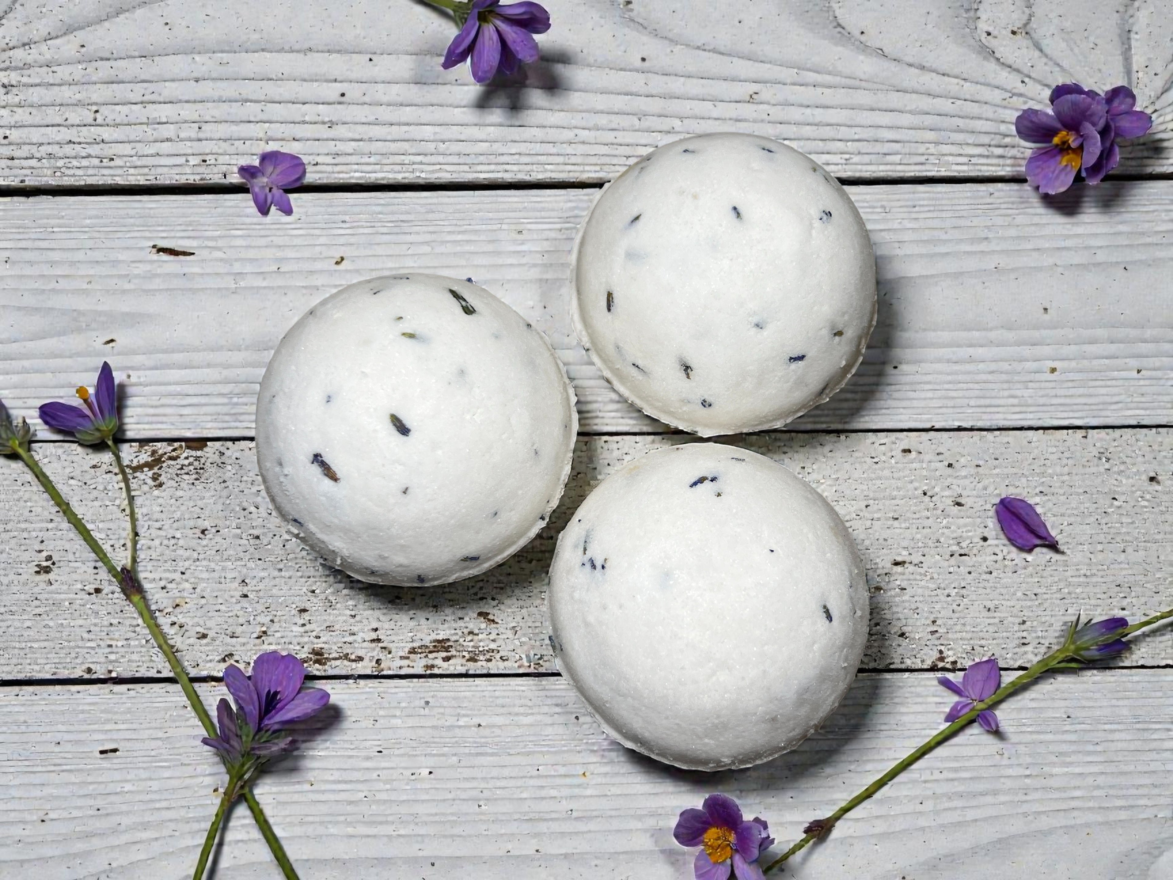 Lavender Botanical White Bath Bombs x10